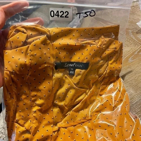 Sweet Rain plus size sleeveless blouse. 2X - Picture 10 of 10